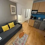 Nice Flat In Face To Seine River